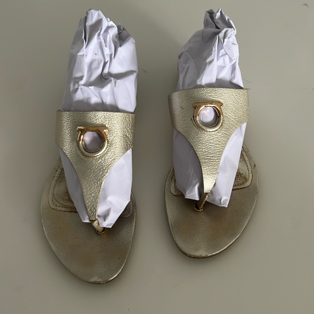 Salvatore Ferragamo GOLD/METALLIC THONGS SANDAL - Picture 3 of 14